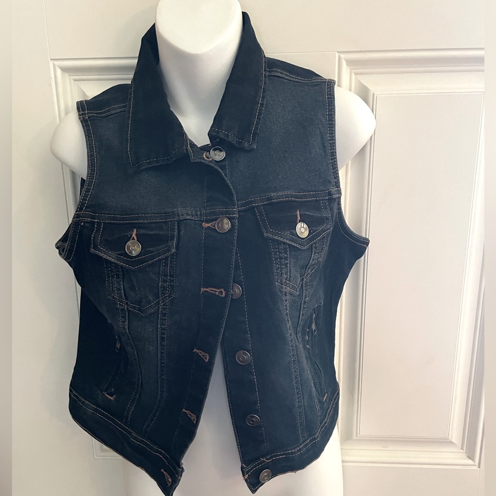 Moto Size Medium blue distressed denim vest with two usable front lower pockets.